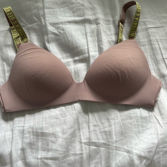Victoria’s secret purple Lightly lined bra no underwire - Picture 6 of 8